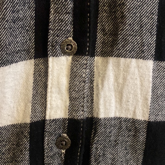 Lincoln Outfitters button down flannel size medium - Picture 2 of 4